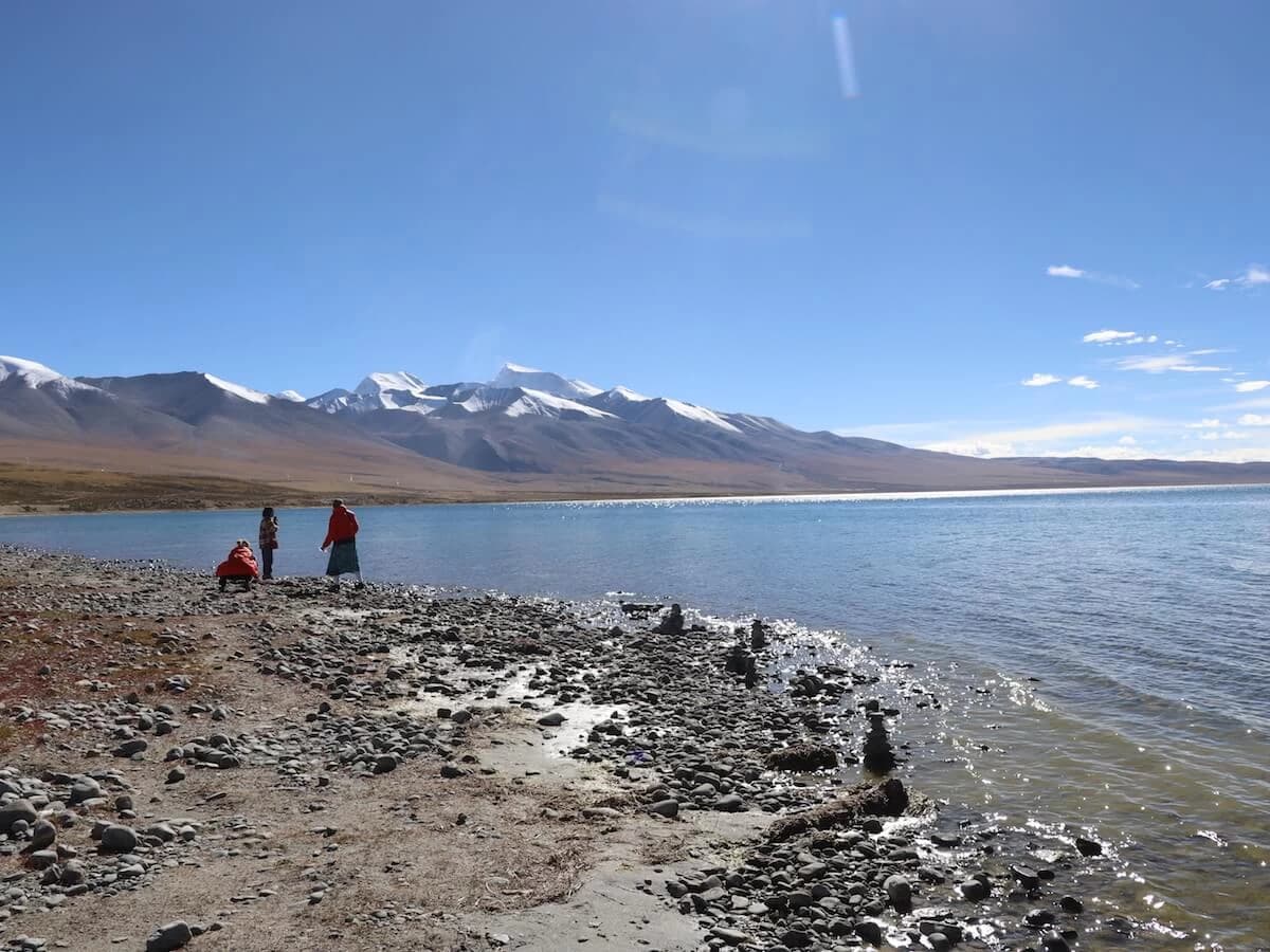 Praying at Manasarovar Tour